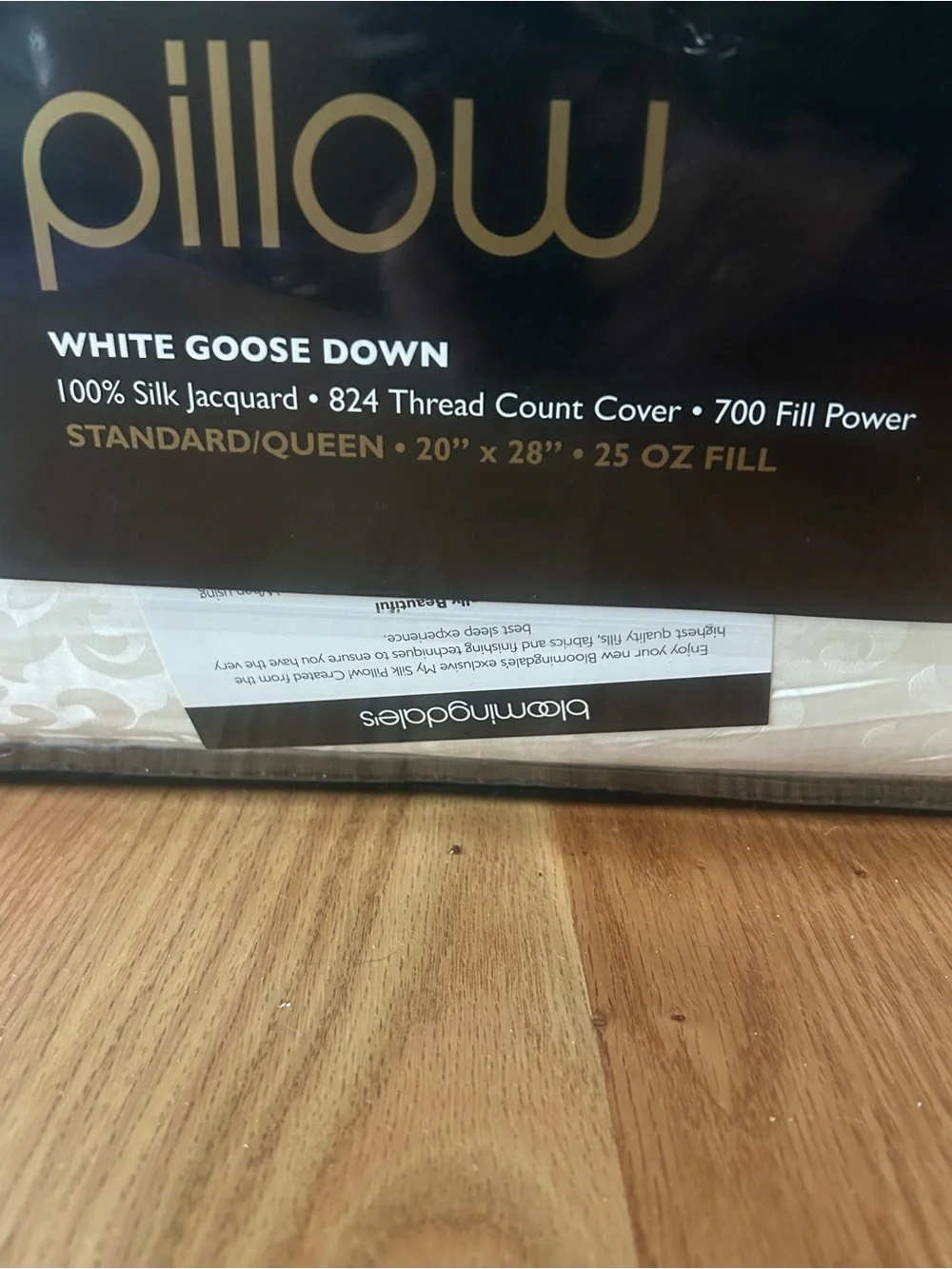 Bloomingdale’s NWT 100% Silk Jacquard Pillow Goose Down 25oz Standard 700